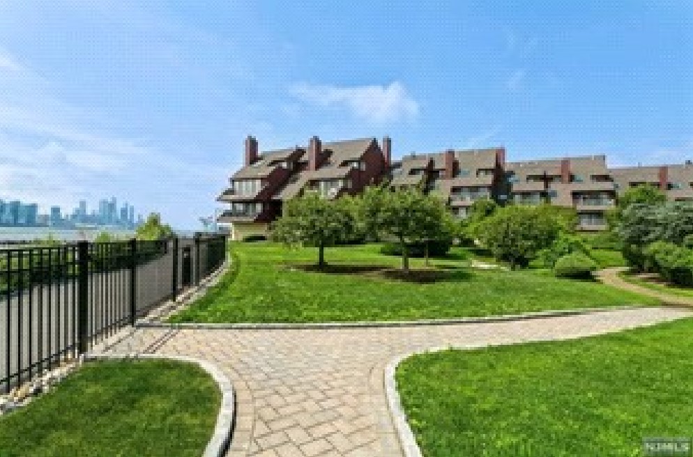 14 Riverview Circle #B North Bergen, NJ 07047